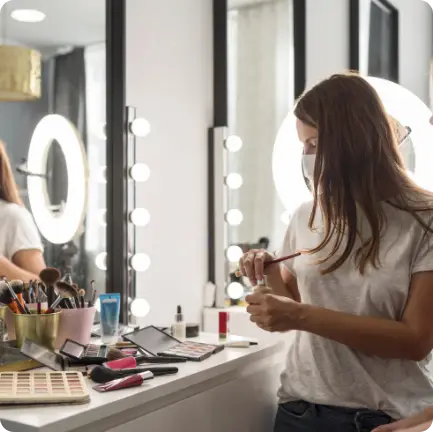 make-up-artist-wearing-medical-mask